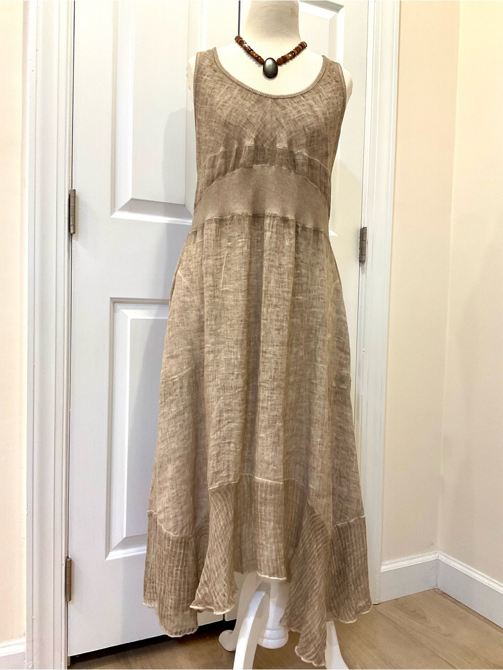 NWT Inizio Sleeveless Beige Maxi Dress